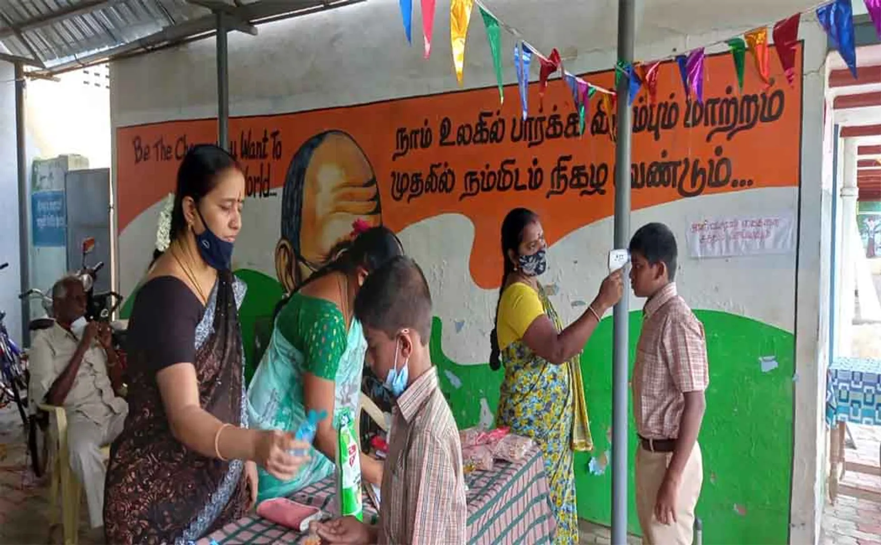Teachers applaud students who come to school after 20 months!