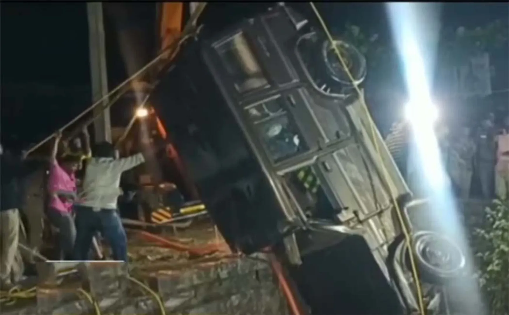 car incident high way in dharmapuri district police investigation 
