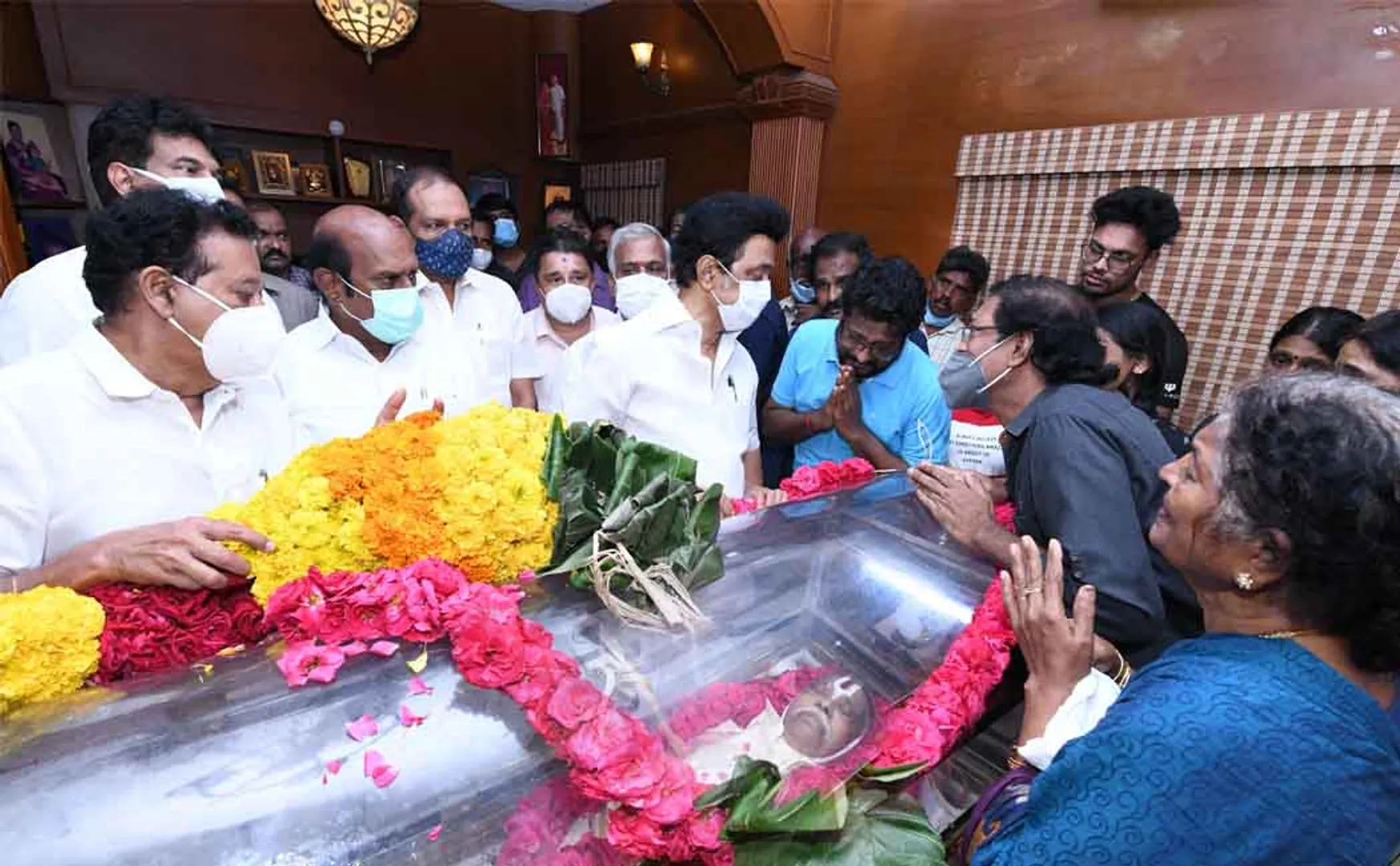 J. Death of Nallammanayu, who investigated the embezzlement case - Tribute to the Chief Minister in person