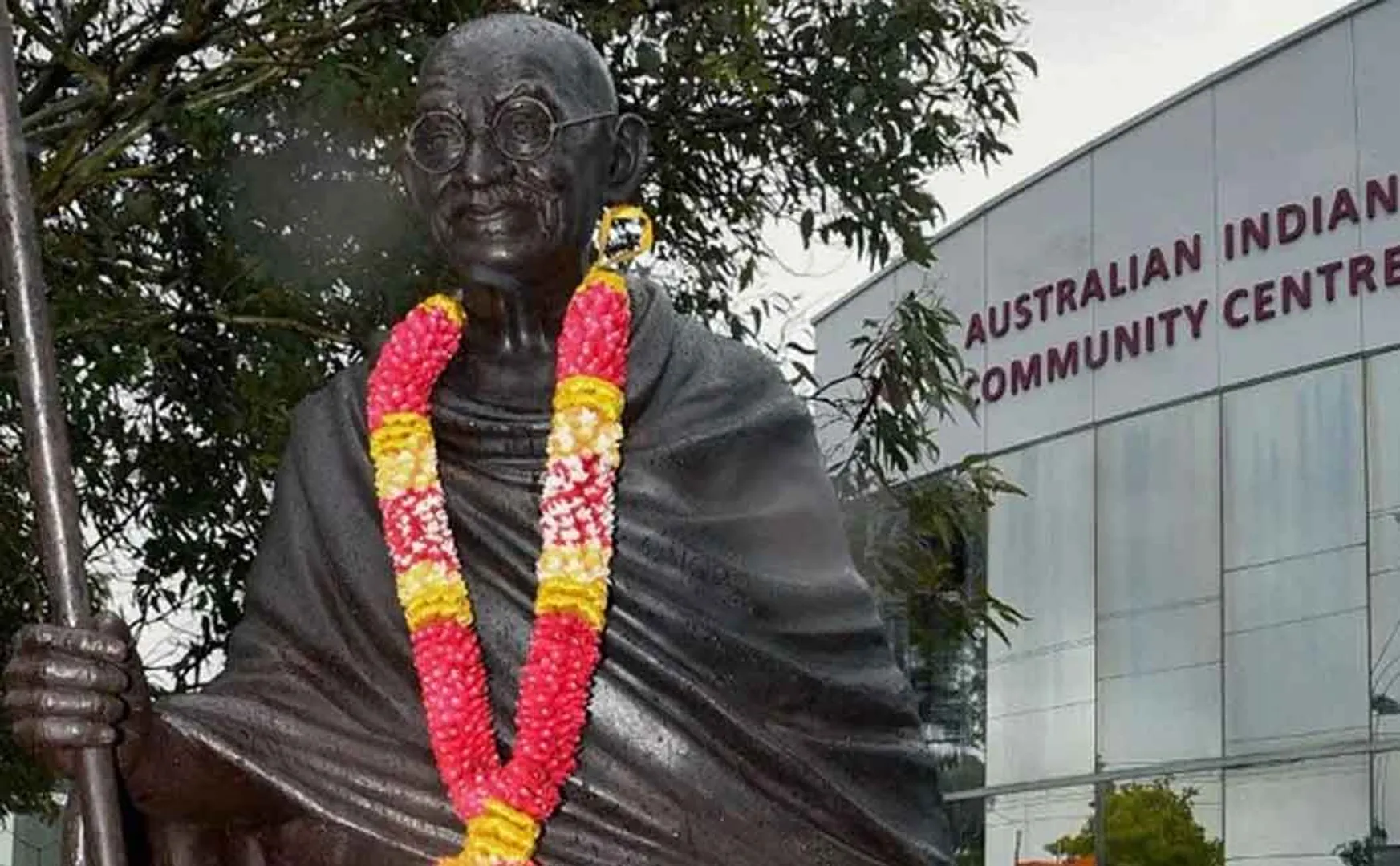 gandhi statue 