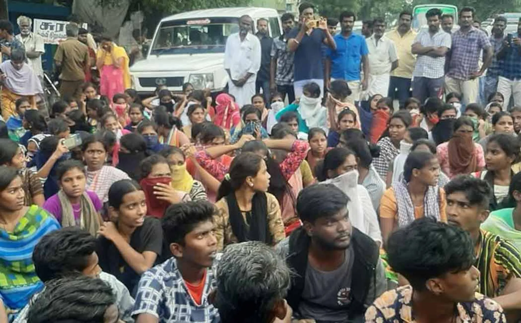 Dindigul College corespondent made trouble to girl students  