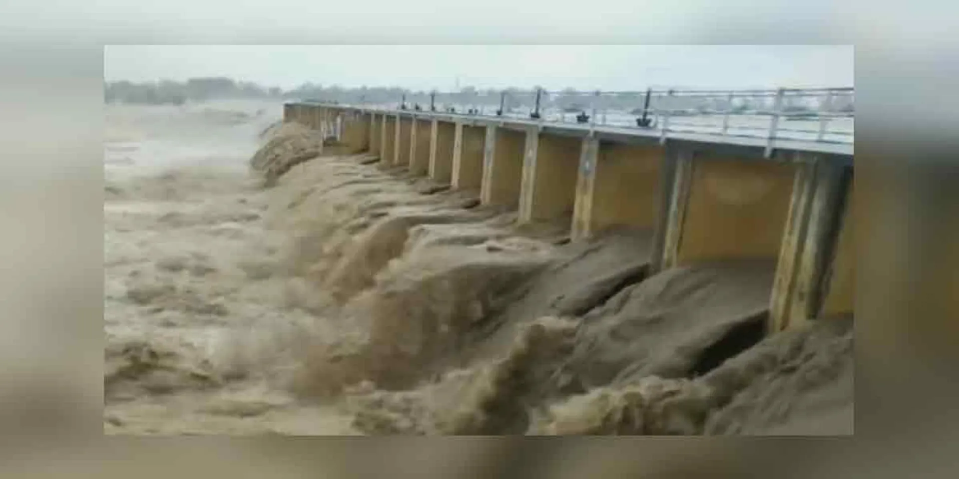 Unprecedented 'flood' in the lake-100 years after the maximum water discharge!