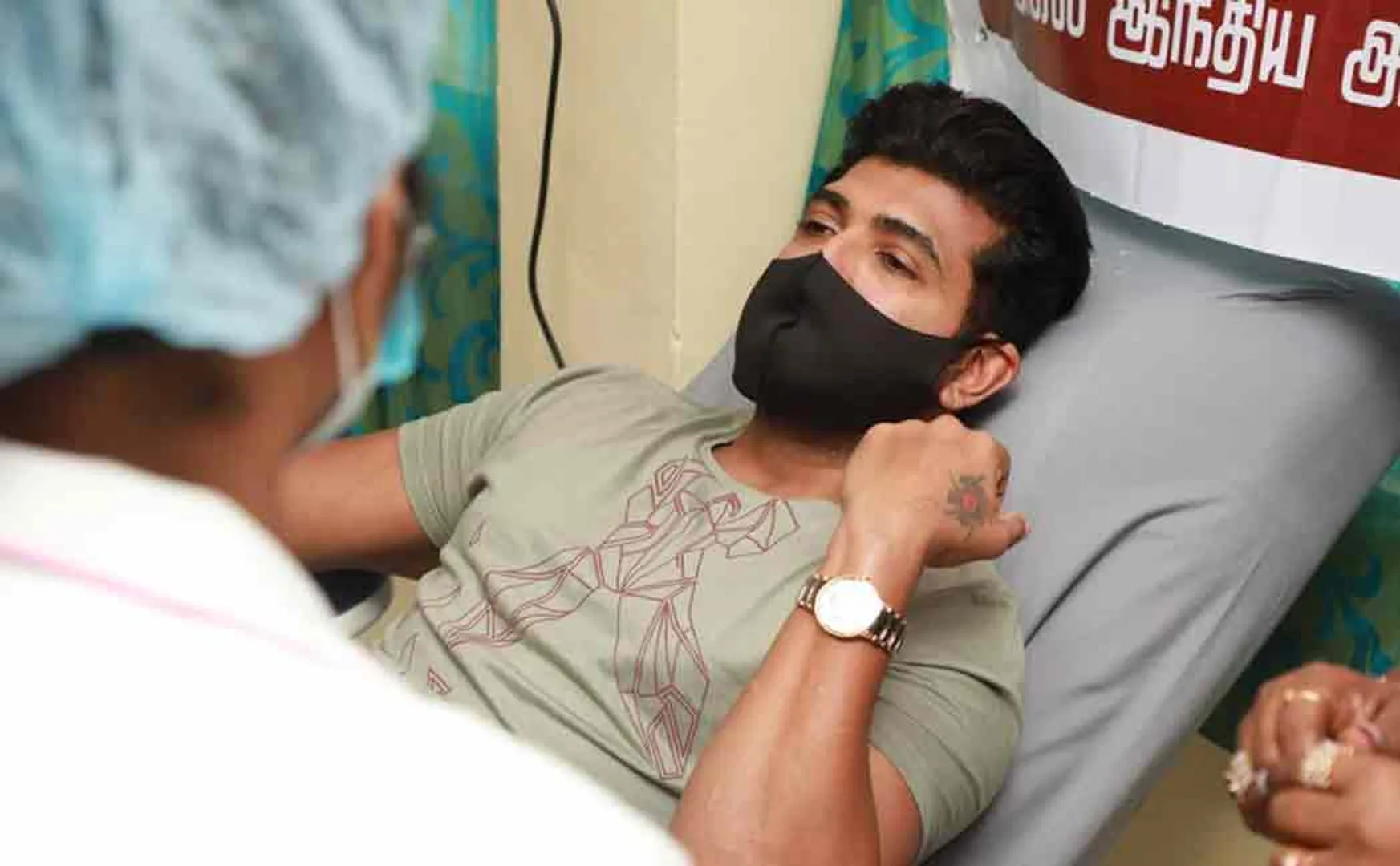 Arun Vijay donates blood