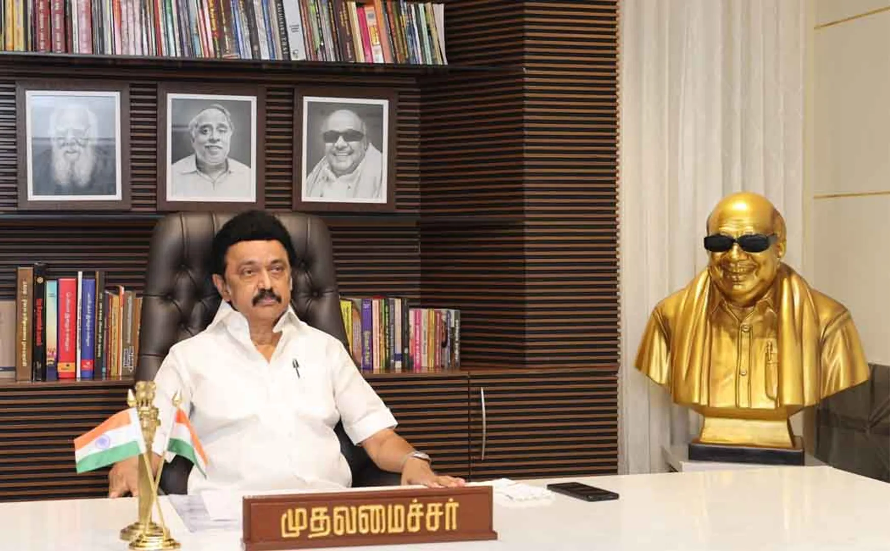 Tamil Nadu Chief Minister consults with District Collectors!