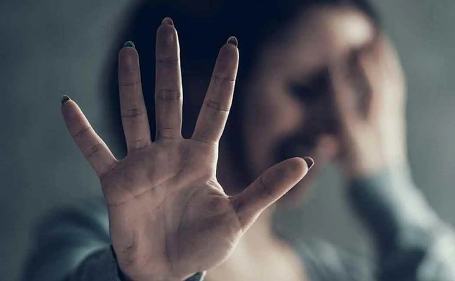 ‘Apologizing male friends ... teenage girl hit by sandals’ - Stir by inappropriate behavior