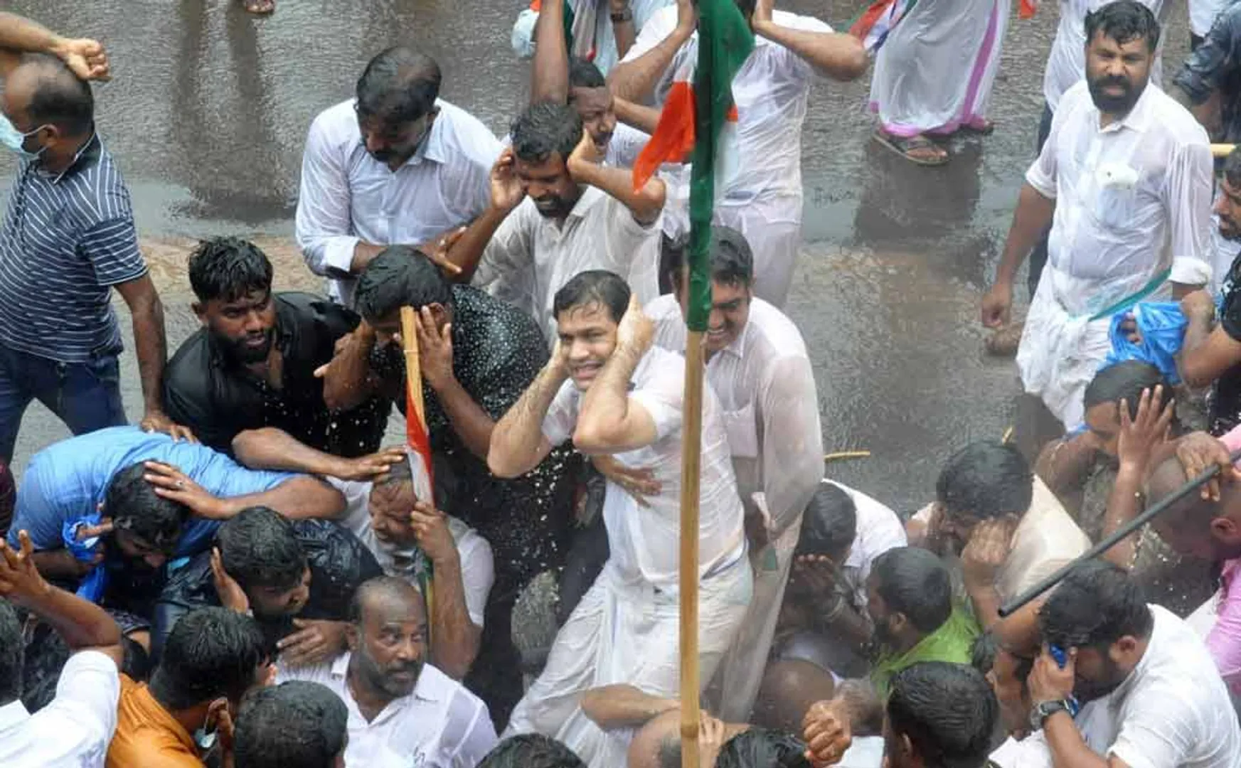 Police not taking action on complaint! Young woman passes away ; Congress on the field!
