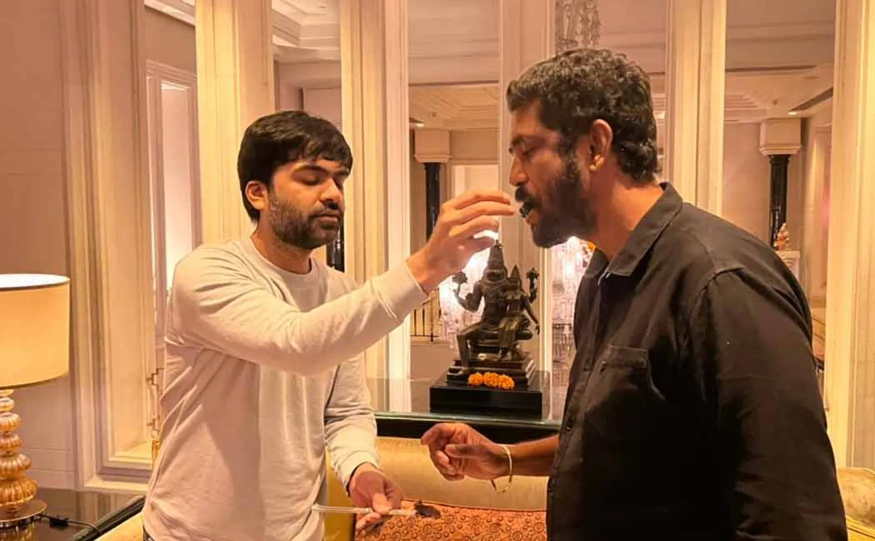 Simbu celebrate the success maanaadu film