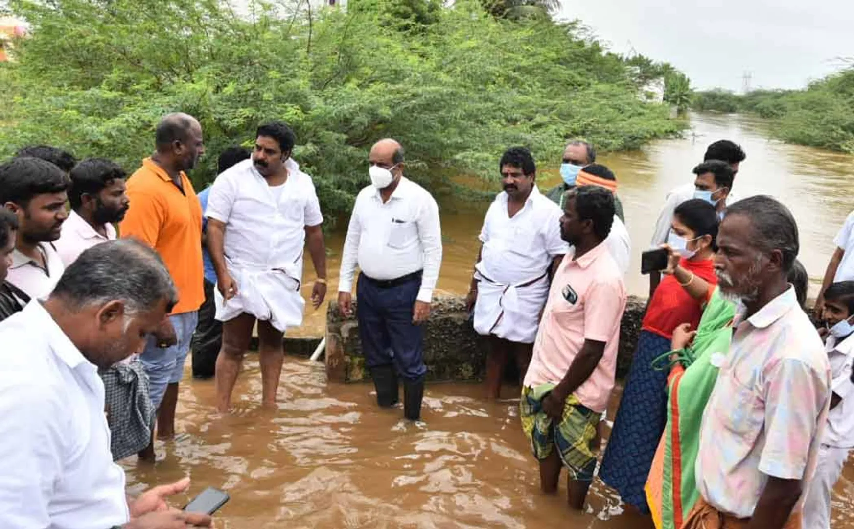 Collector inspects flood affected areas in Trichy