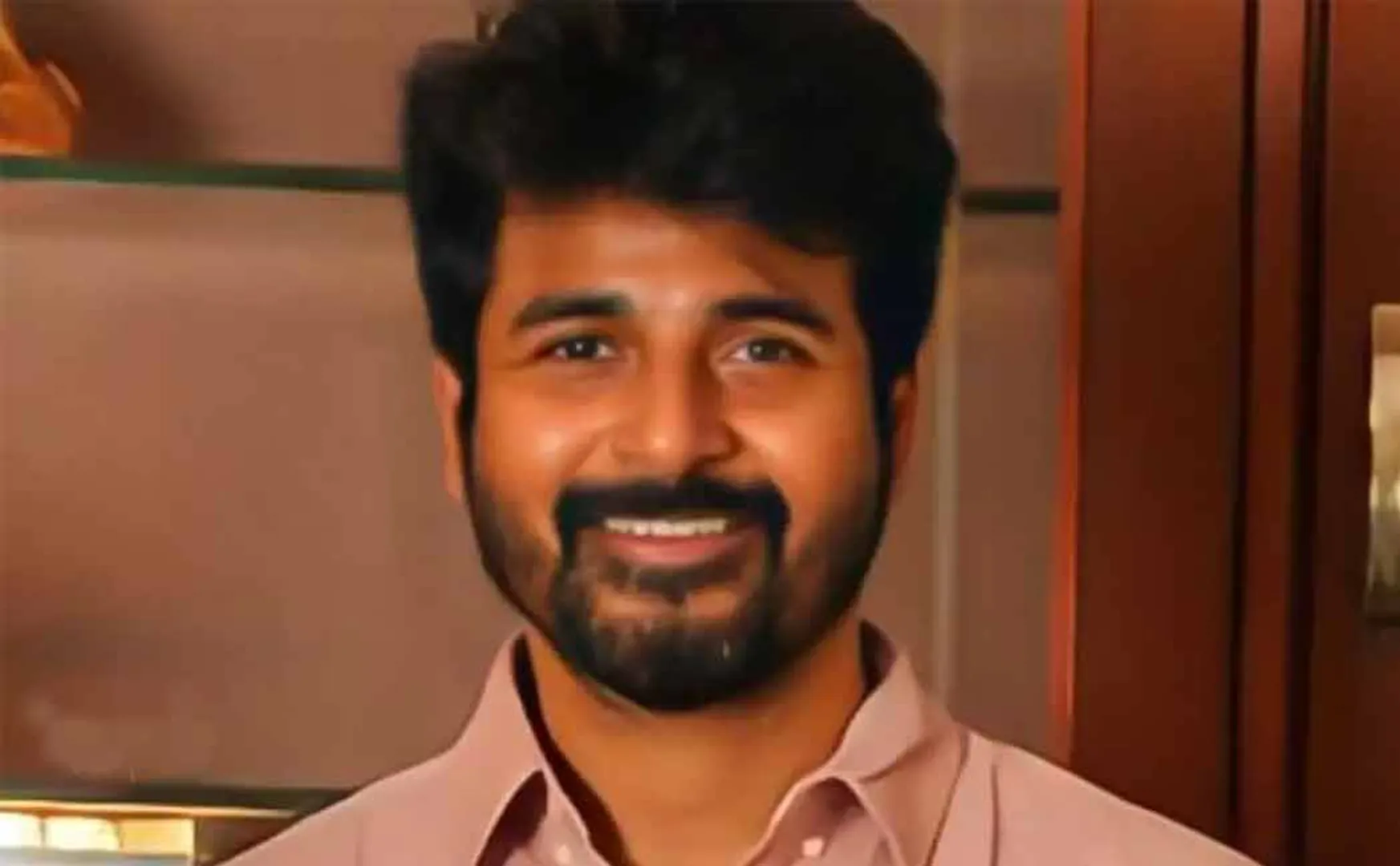 sivakarthikeyan wrote lyric for naai sekar movie 