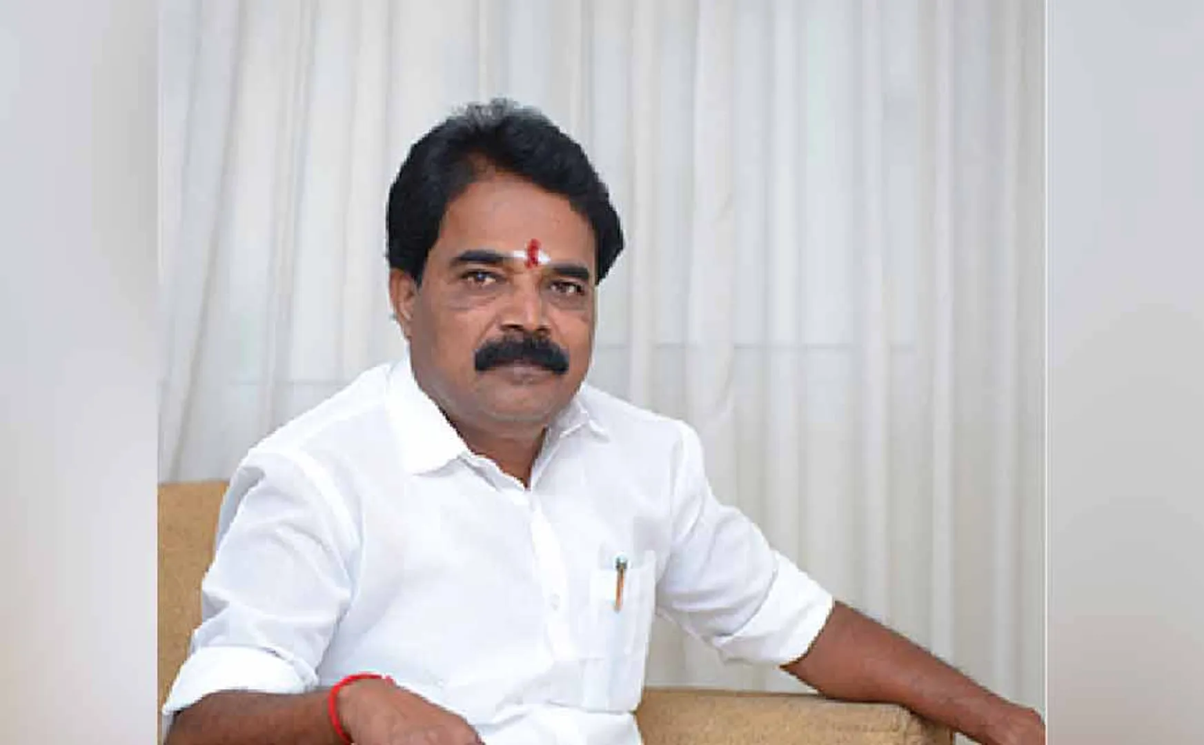  What are the contents of ADMK Salem Ilangovan's bank lockers?