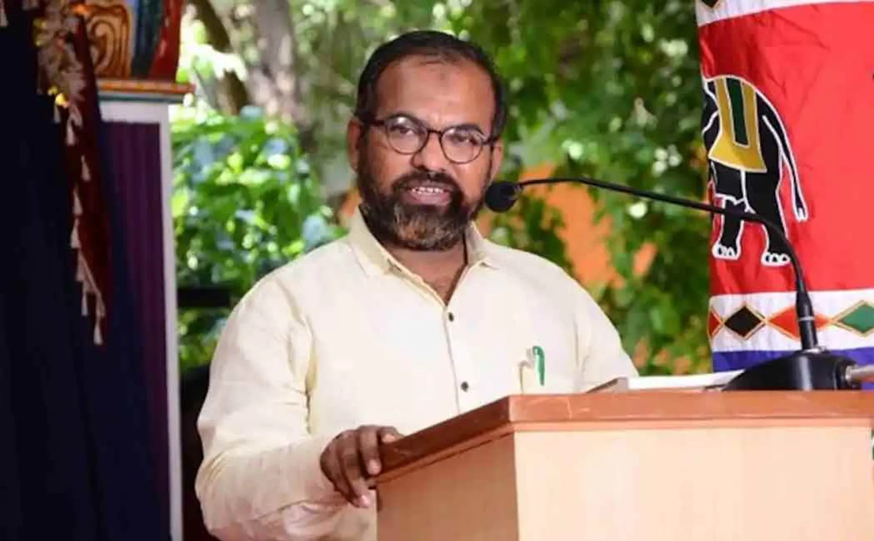 "Director Vetrimaran was caught by the police as a Muslim because he had a beard ..." Professor Haja Kani