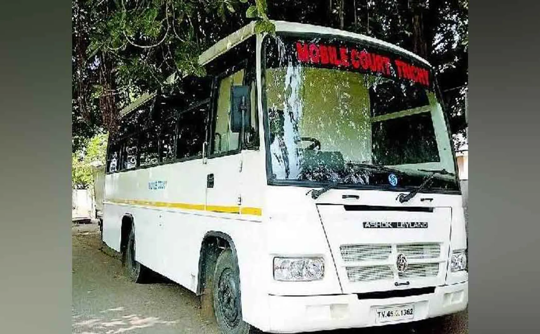 Police arrest junior assistant of mobile court