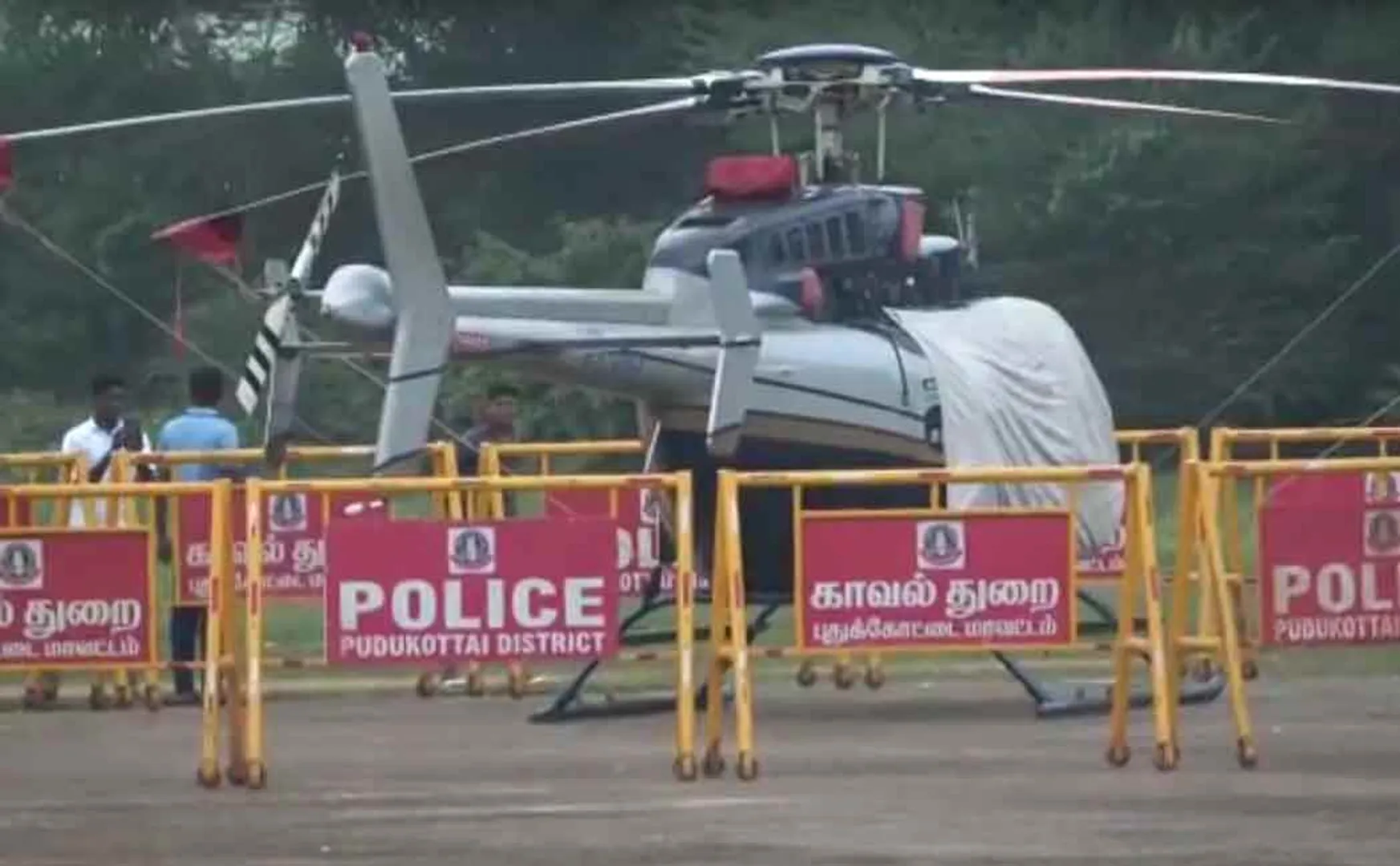 The son who arrived in a helicopter to perform the funeral for his father!