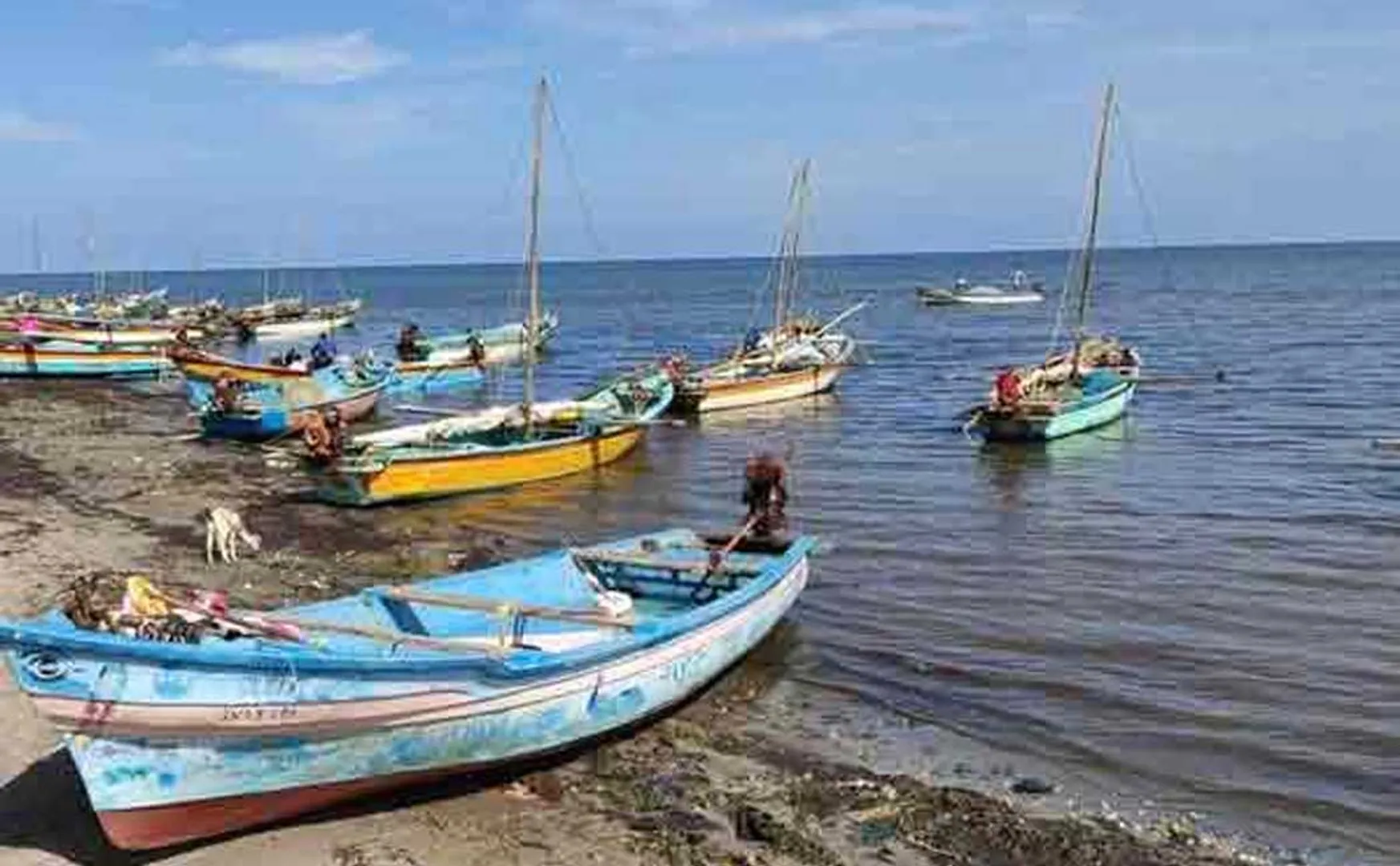Sri Lankan navy chases Tamil Nadu fishermen