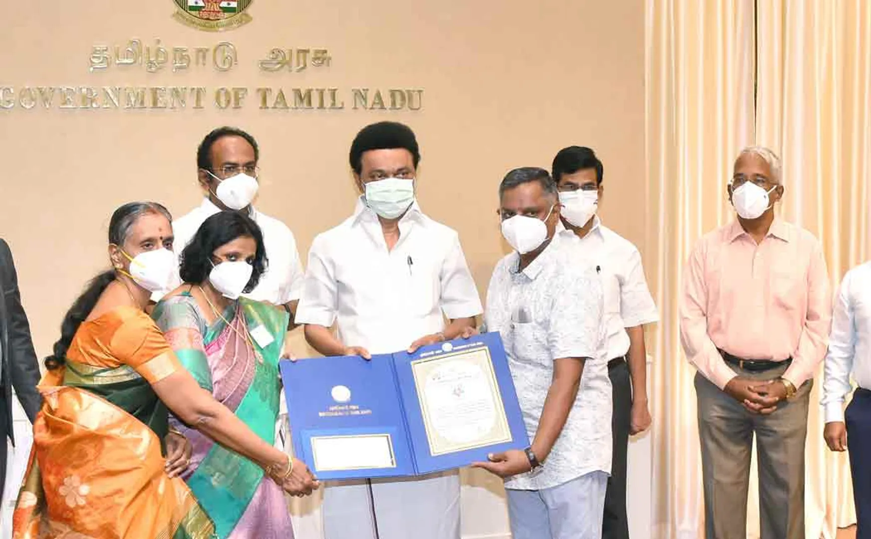 Bharathiyar Centenary Commemoration: Chief Minister presents award to researchers!
