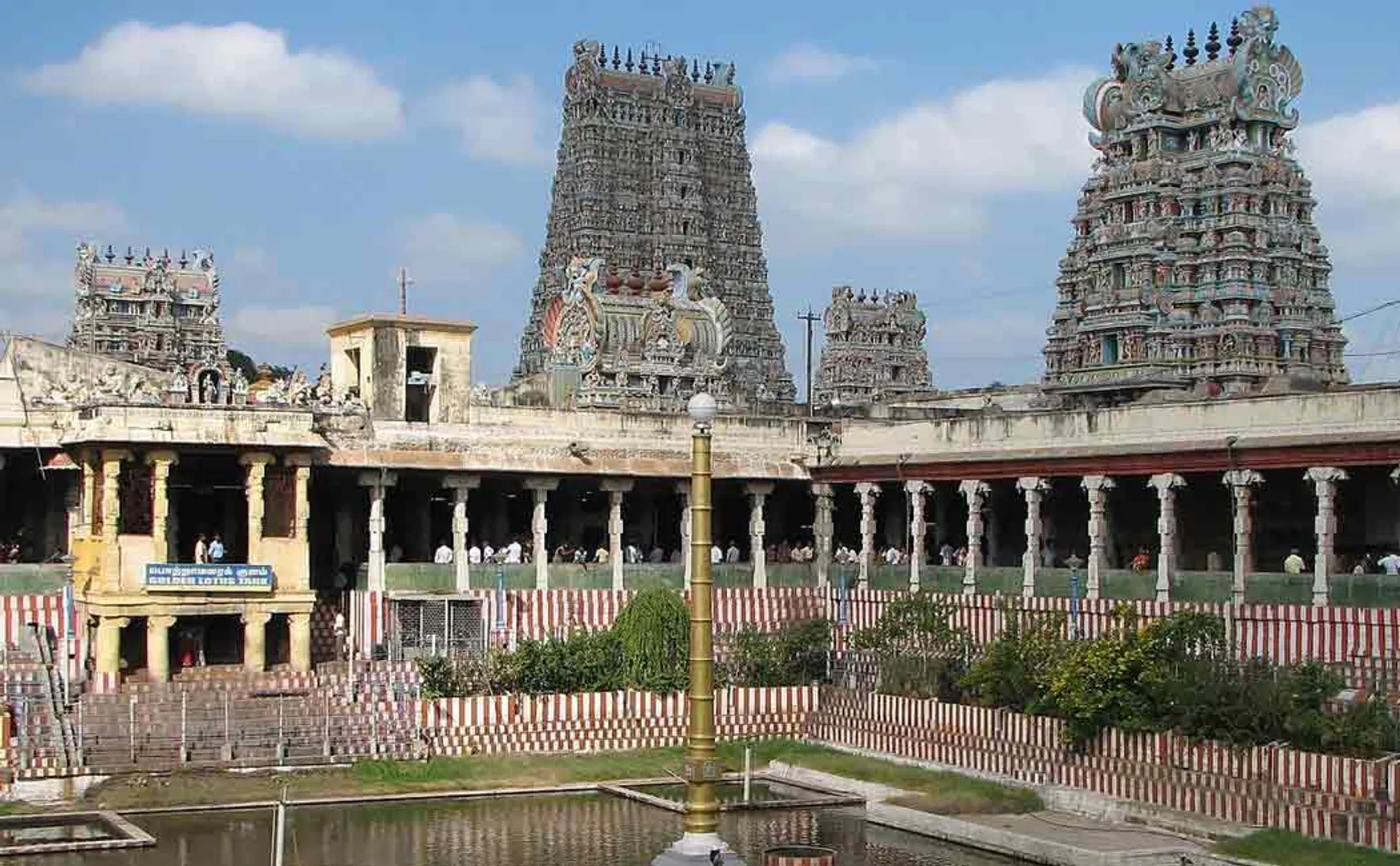 Only those who have been fully vaccinated against corona at the Meenakshi Temple are allowed!