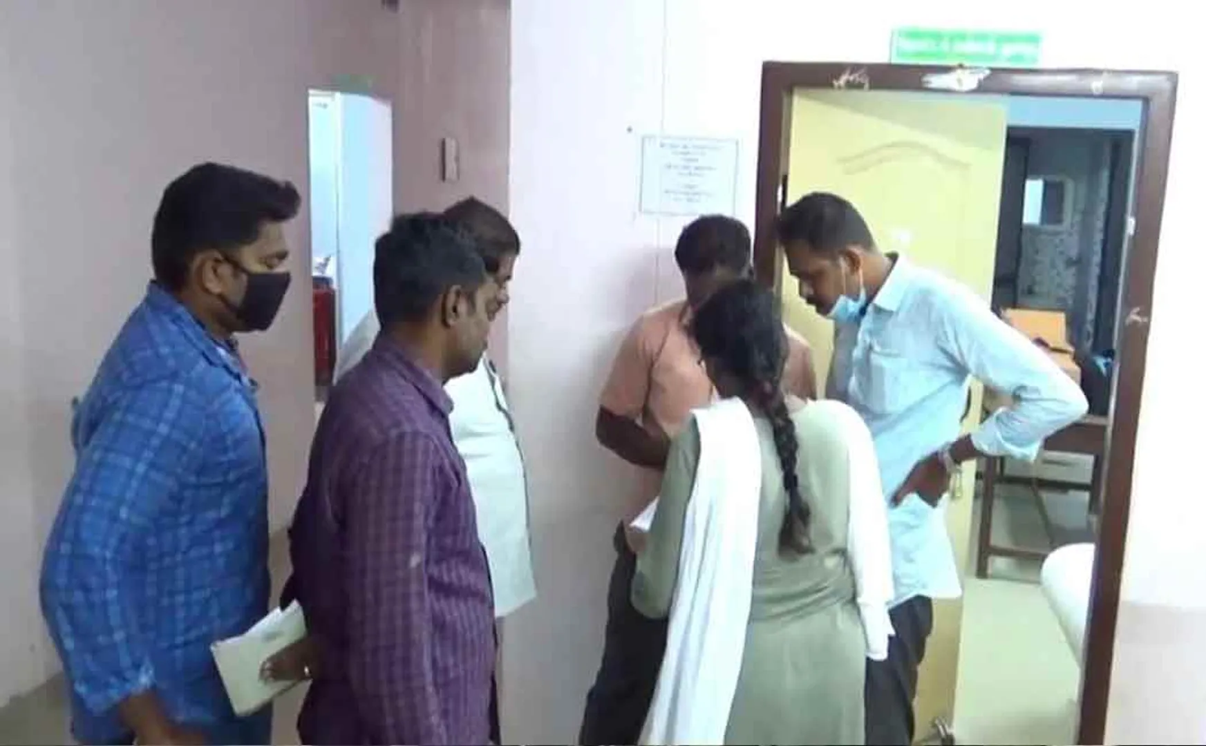 Anti-corruption police raid; Many lakhs trapped