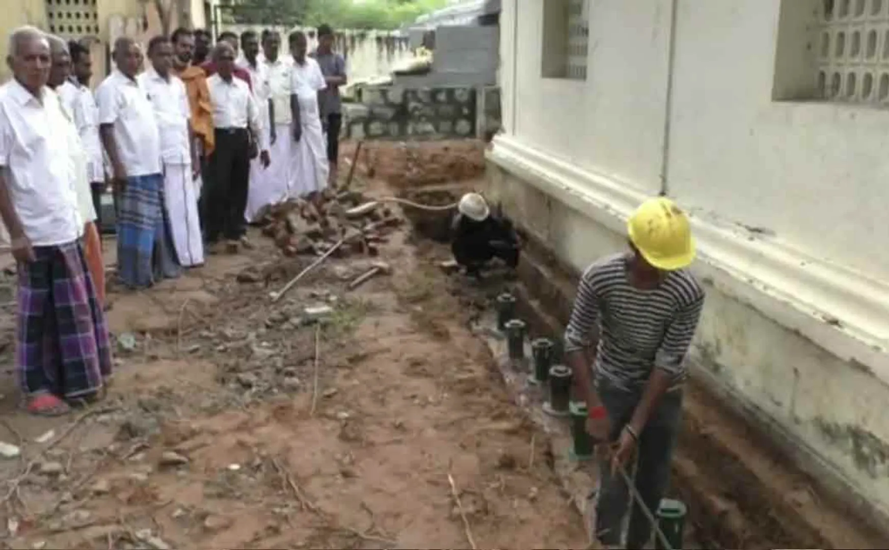 Experts who are replacing the ancient temple with modern technology