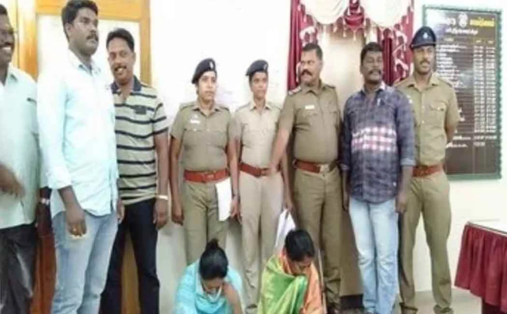 The bus rushed to the police station after the woman shouted