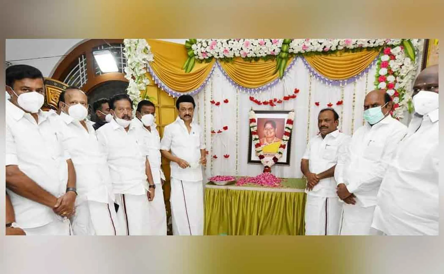 Chief Minister MK Stalin's floral tribute to Minister Ganesan's wife 