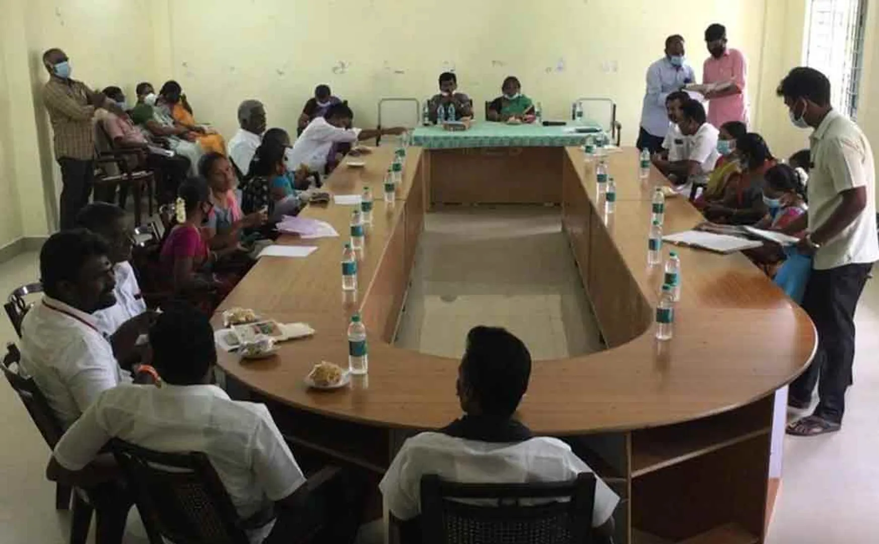 Union leader shocked by ADMK councilors' silence!