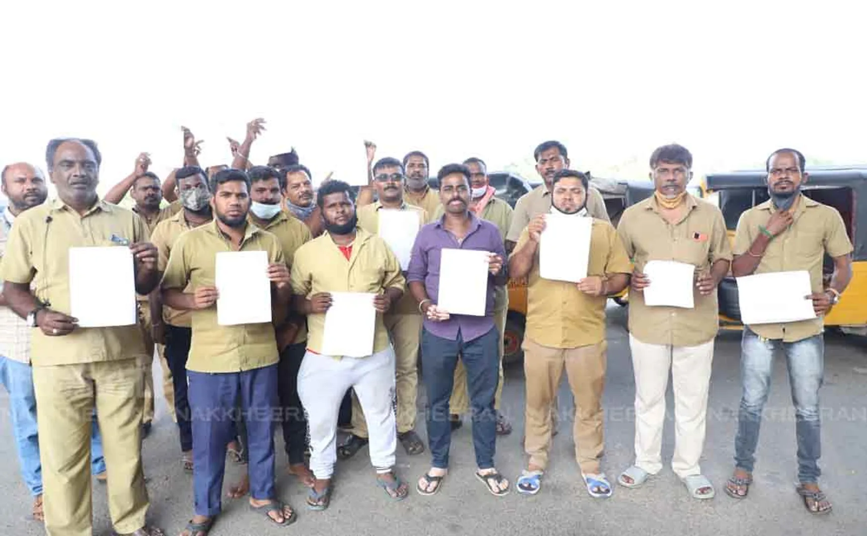 Auto workers march towards the fort