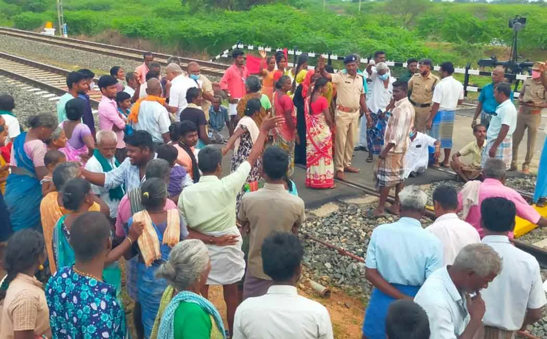 People who block the special train that went to the General Manager of Southern Railway!