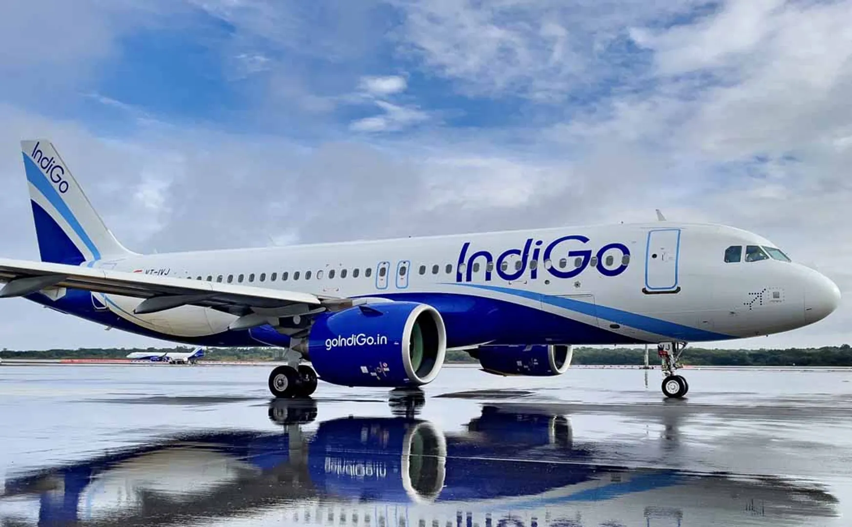 MUMBAI INTERNATION AIRPORT INDIGO AIRLINES EMPLOYEE