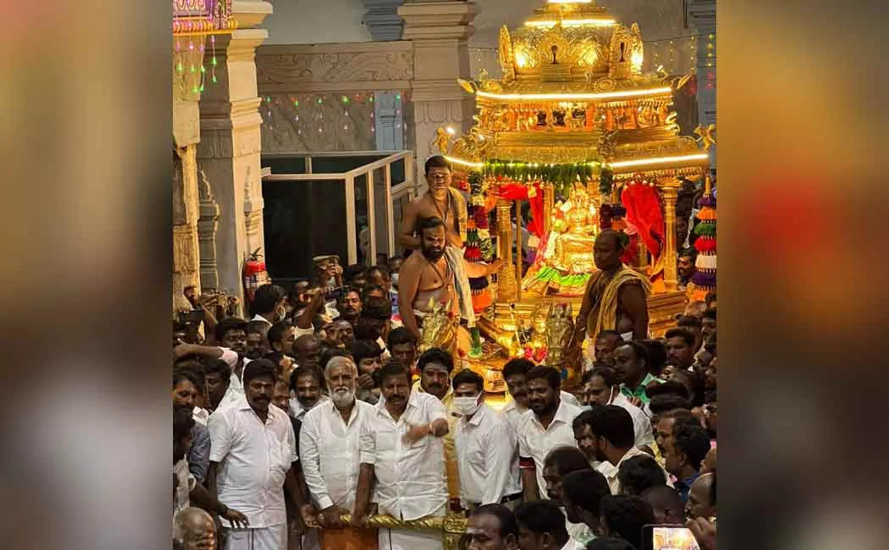 Ministers started golden chariot ceremony in trichy temple