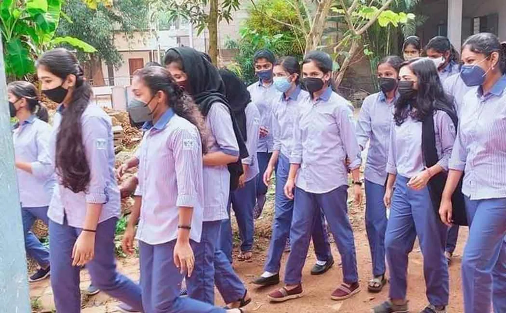 There is no difference in clothing; Kerala students studying community!