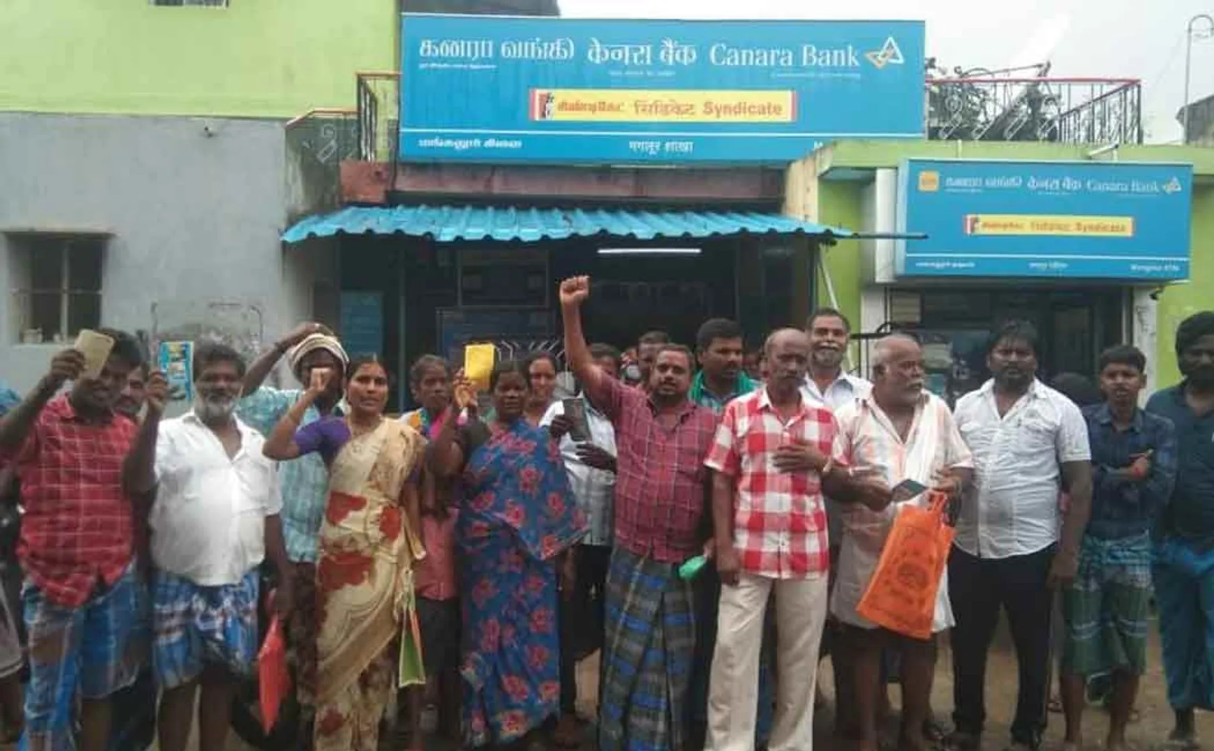 More than a crore scam in pawn jewelery case! Customers besieging the bank!