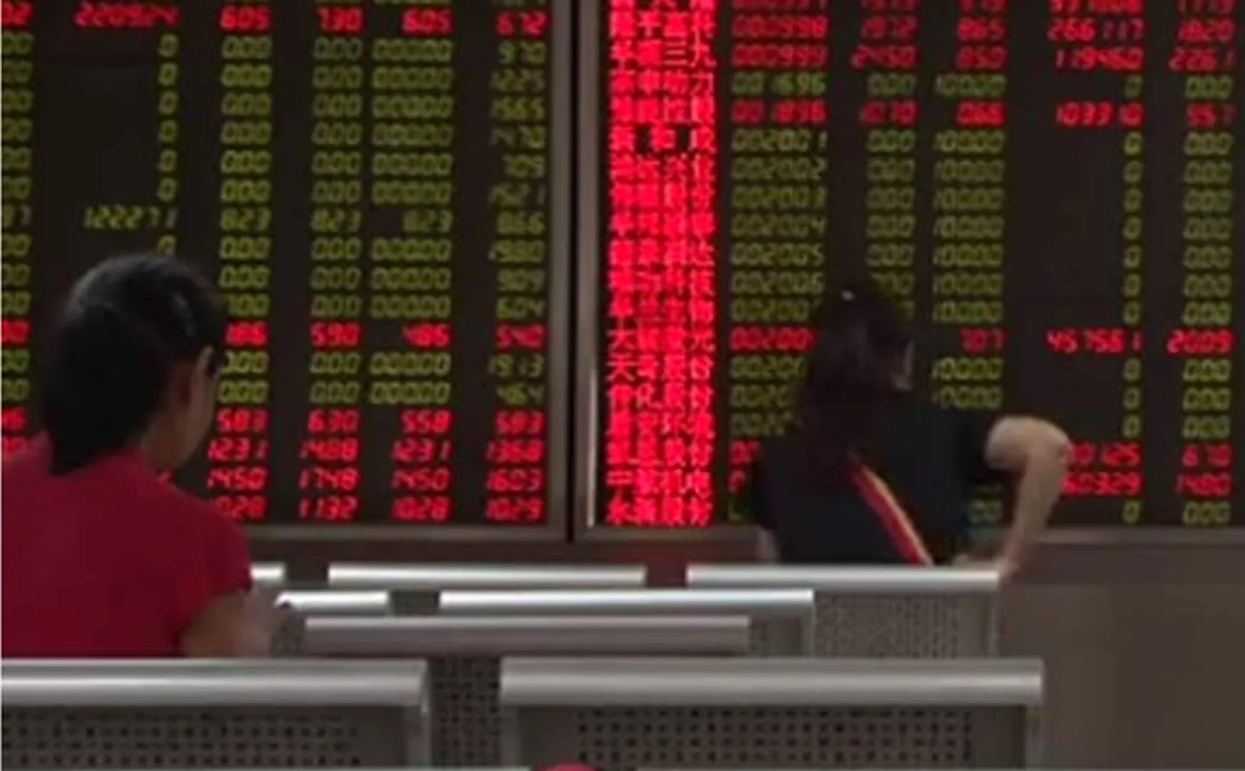 The bear leaning over the bull; Strike for stock market investors!