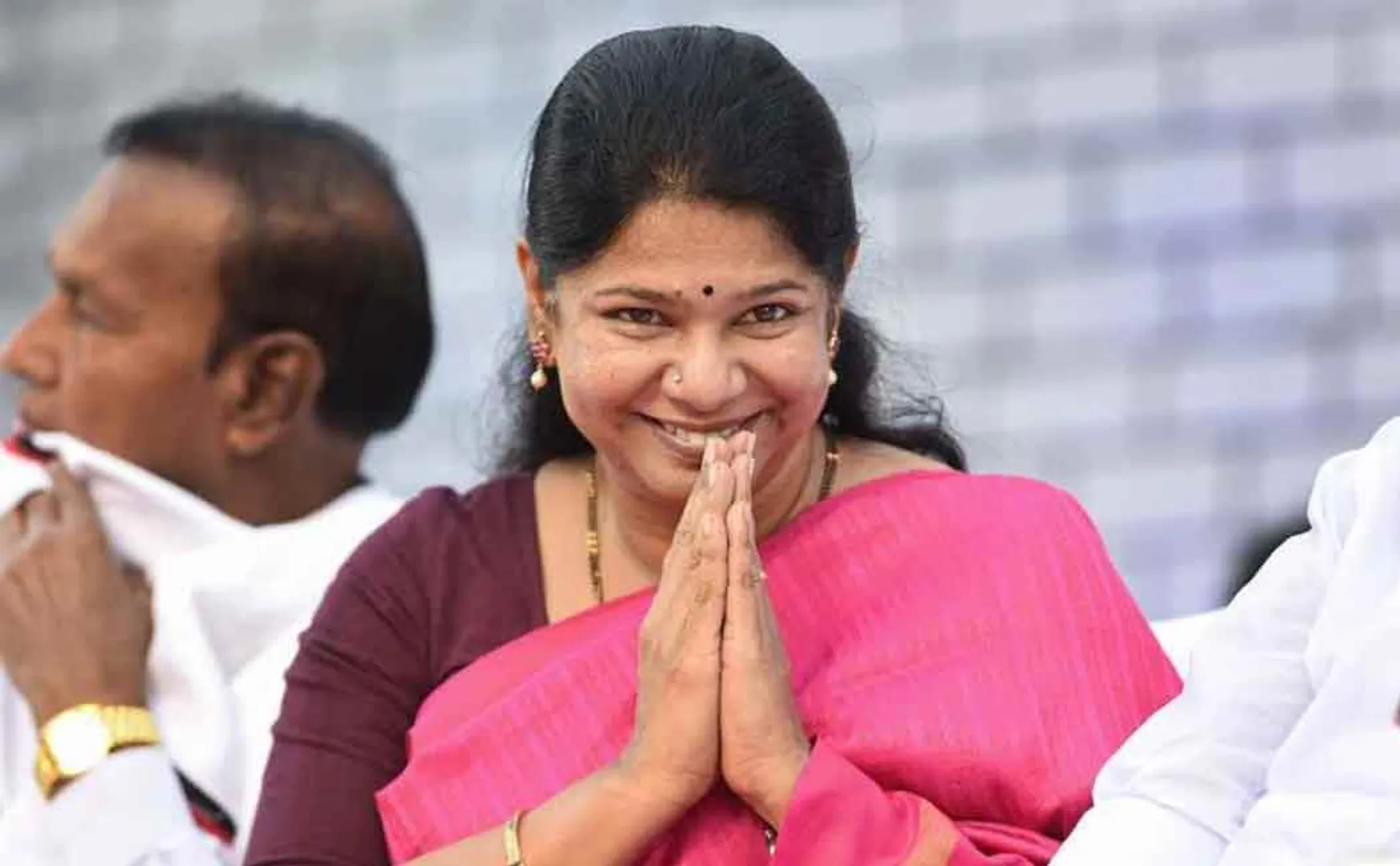 Nakkeeran Internet News .. Kanimozhi MP praises school student!