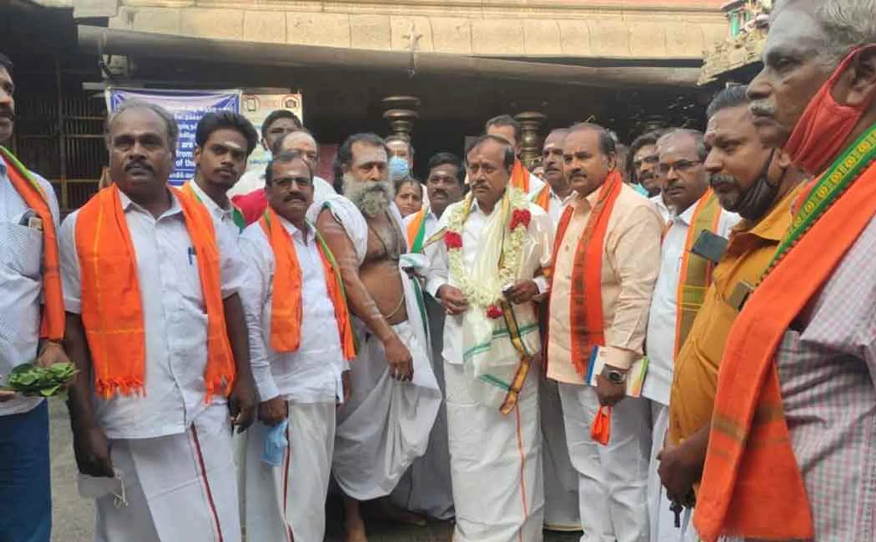 BJP H Raja visited chidambaram temple 