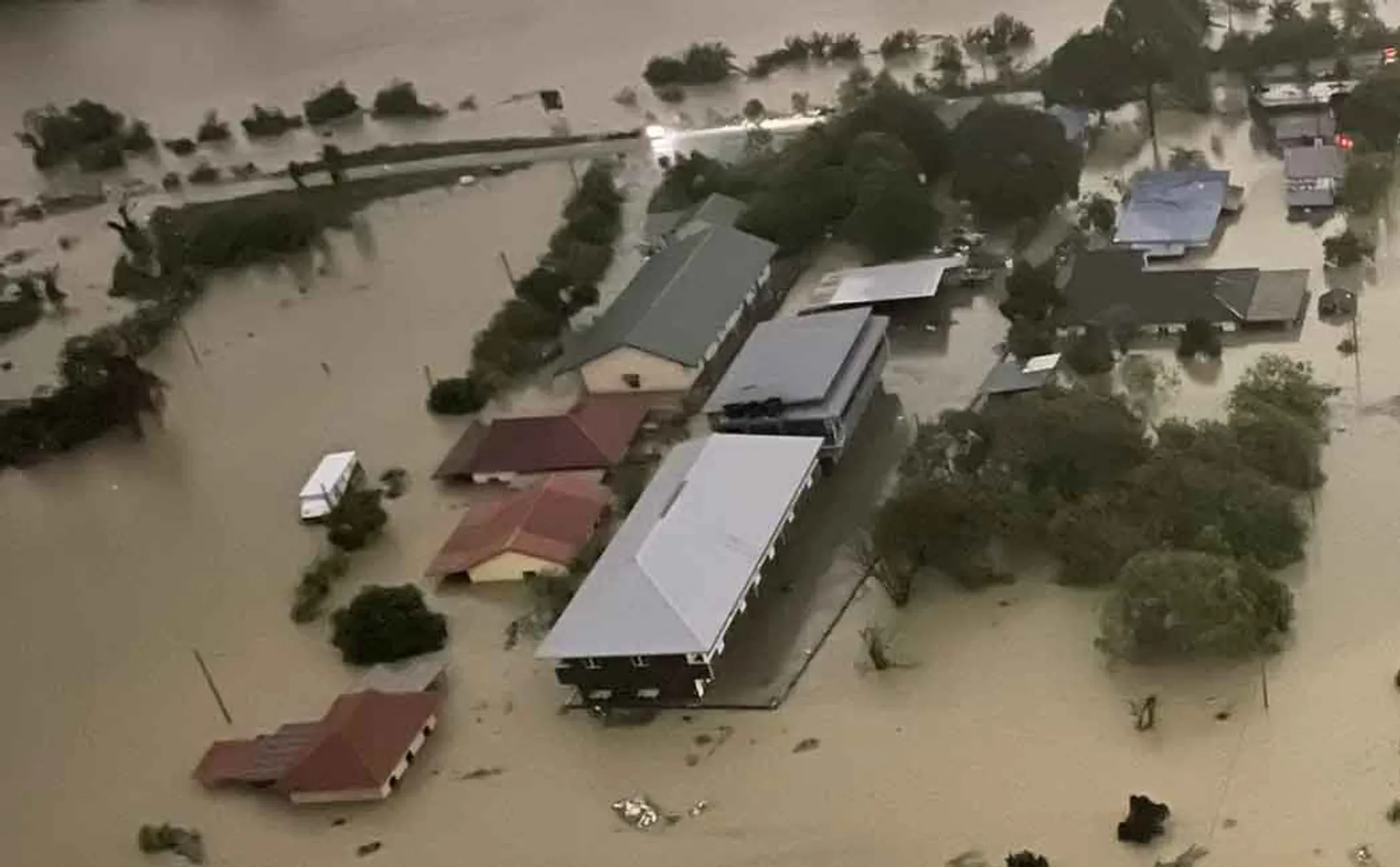 Heavy rains cause flooding in Malaysia
