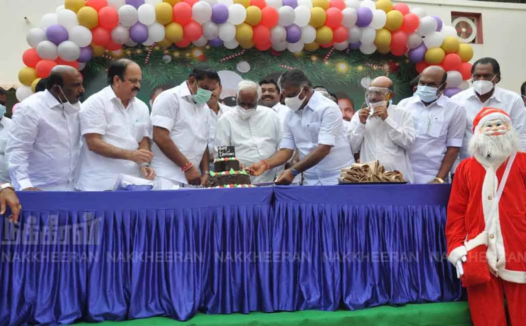 ADMKians celebrated christmas at old age home 
