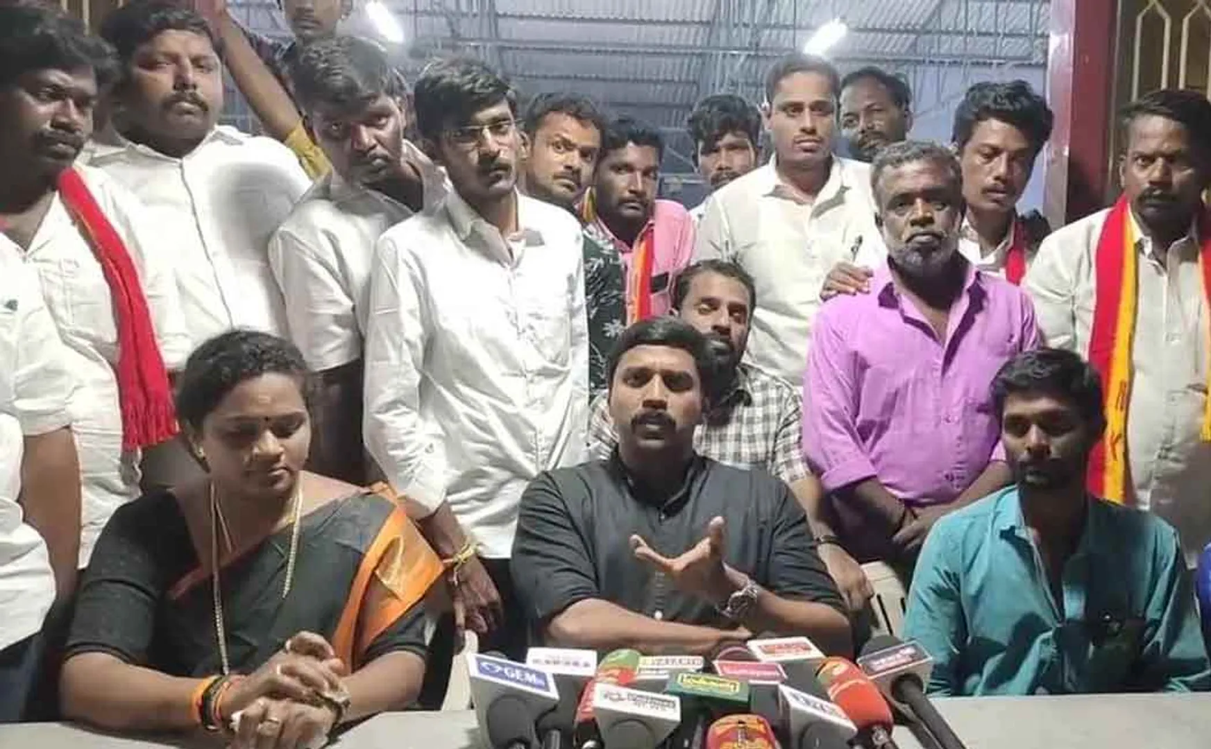 “We Do not fund! We need Justice” The mother of the student  