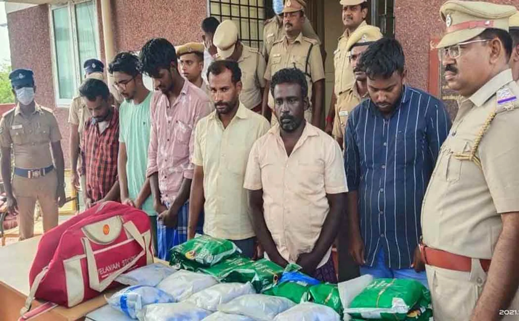High quality drug floating in the sea ... Six teenagers caught by the police