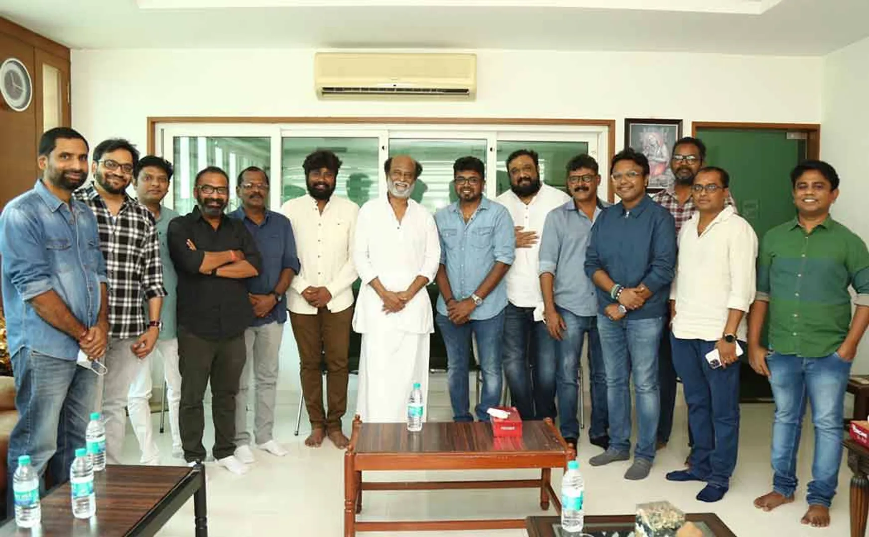 actor rajinikanth presented gold chain annaatthe movie team
