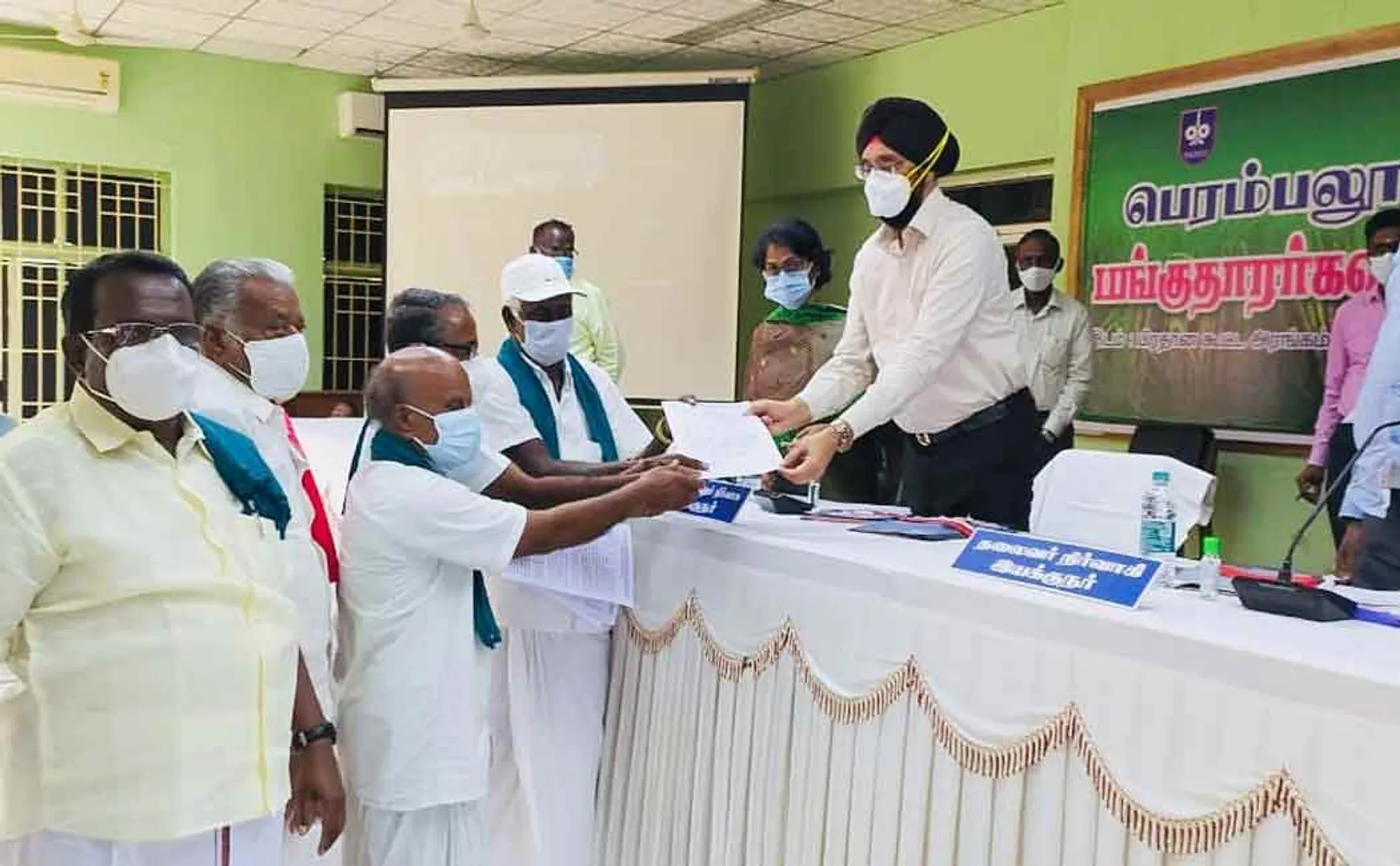 Sugarcane Farmers' Federation submits petition to Sugar Commissioner
