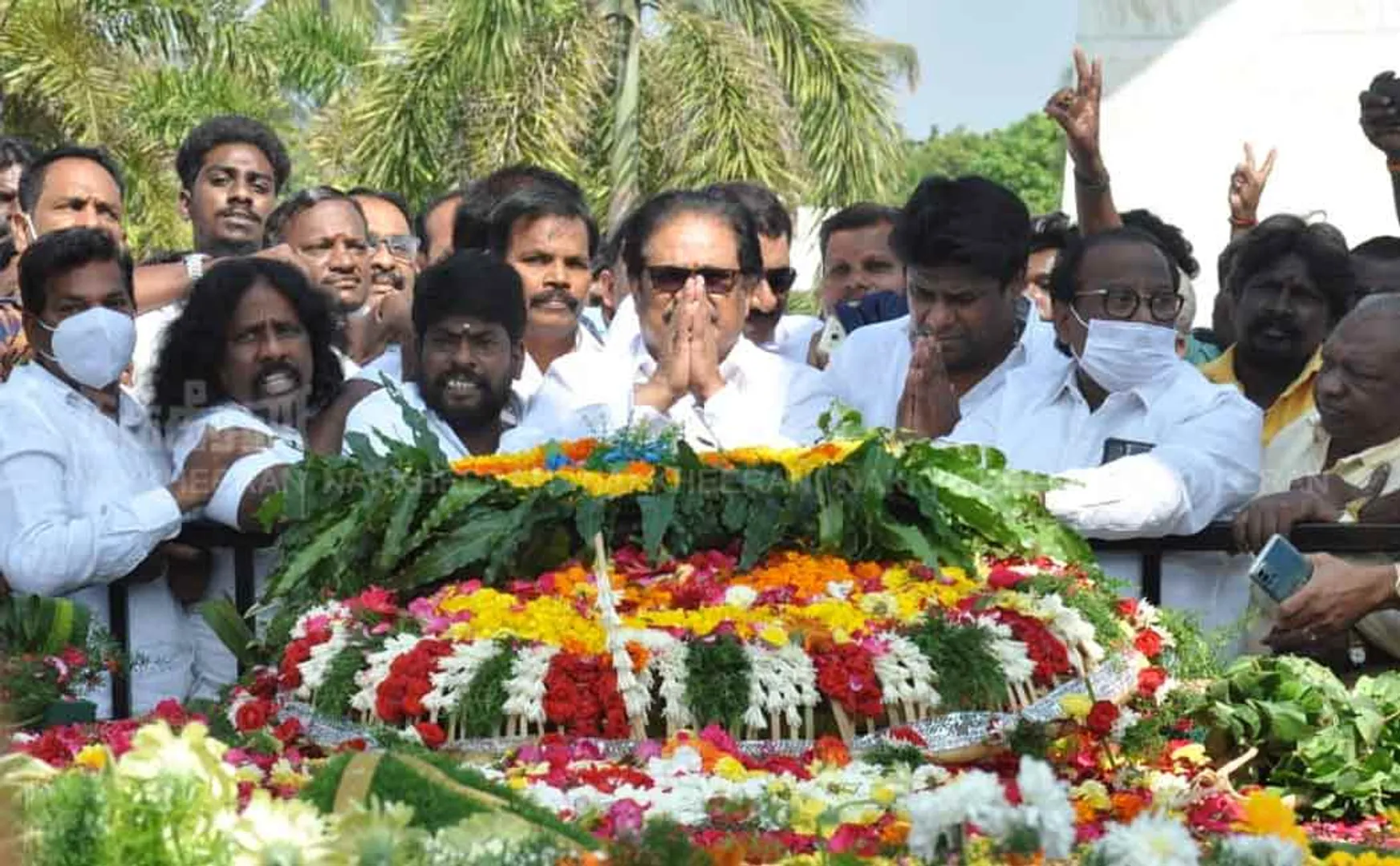 M.G.R. Memorial Day! Congress MP Respect!  