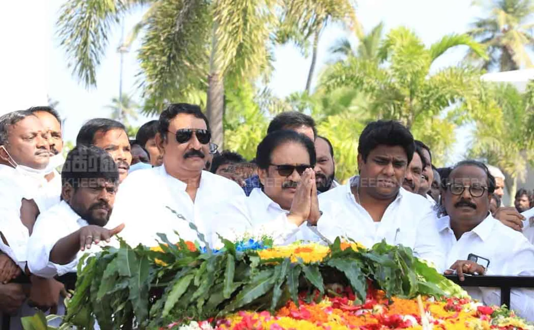 Congress Thirunavukarasar at the MGR memorial!