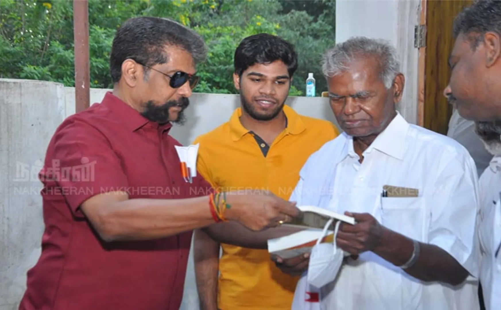 Congratulations on the 97th birthday of Nallakannu Iya - Nakkeeran editor in person! (Pictures)