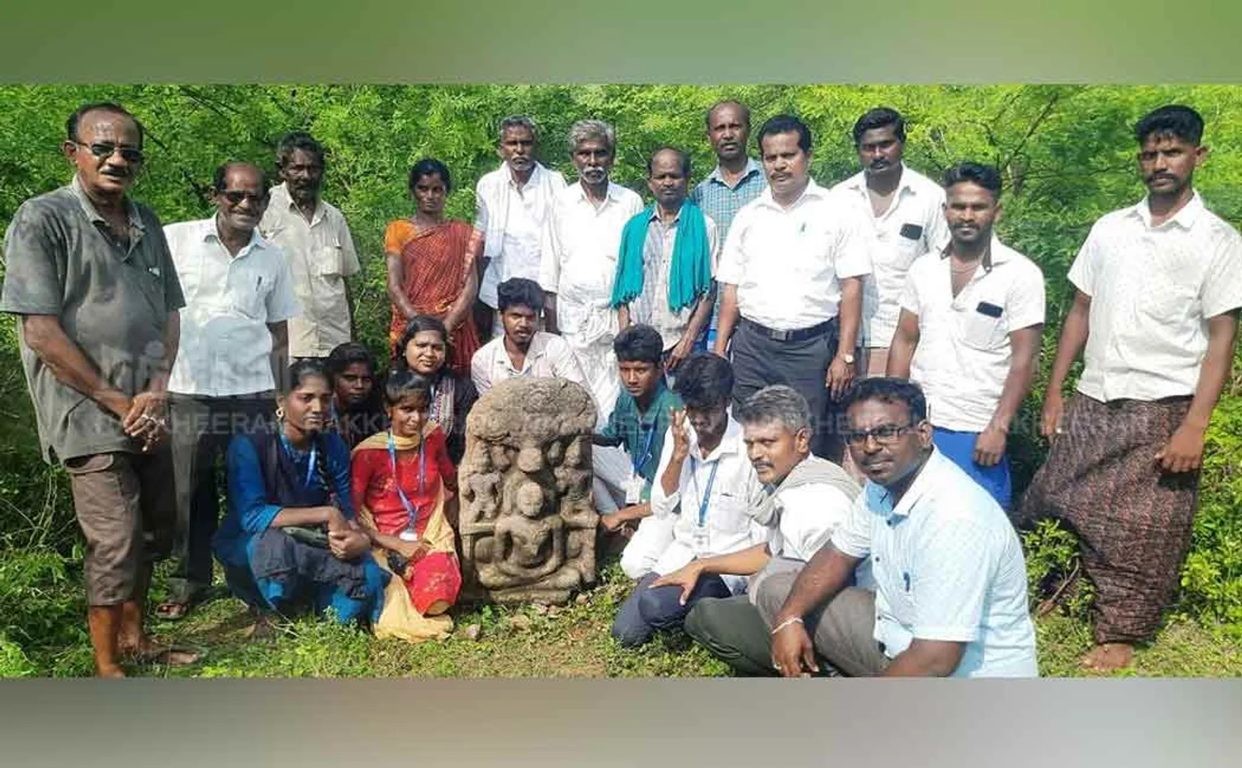 Discover the gallows lingam with Mahavira sculpture included!