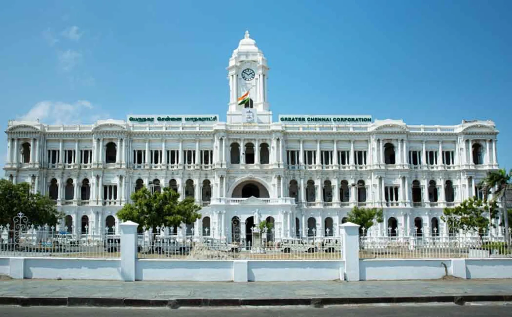 Order to remove advertising banners in Chennai immediately!