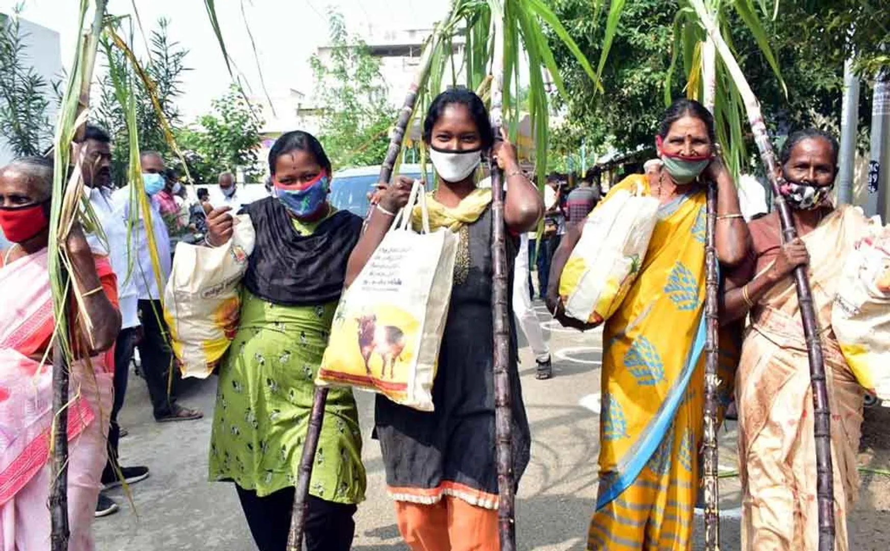 Pongal items, Vetti, Saree ..! - People who happily bought