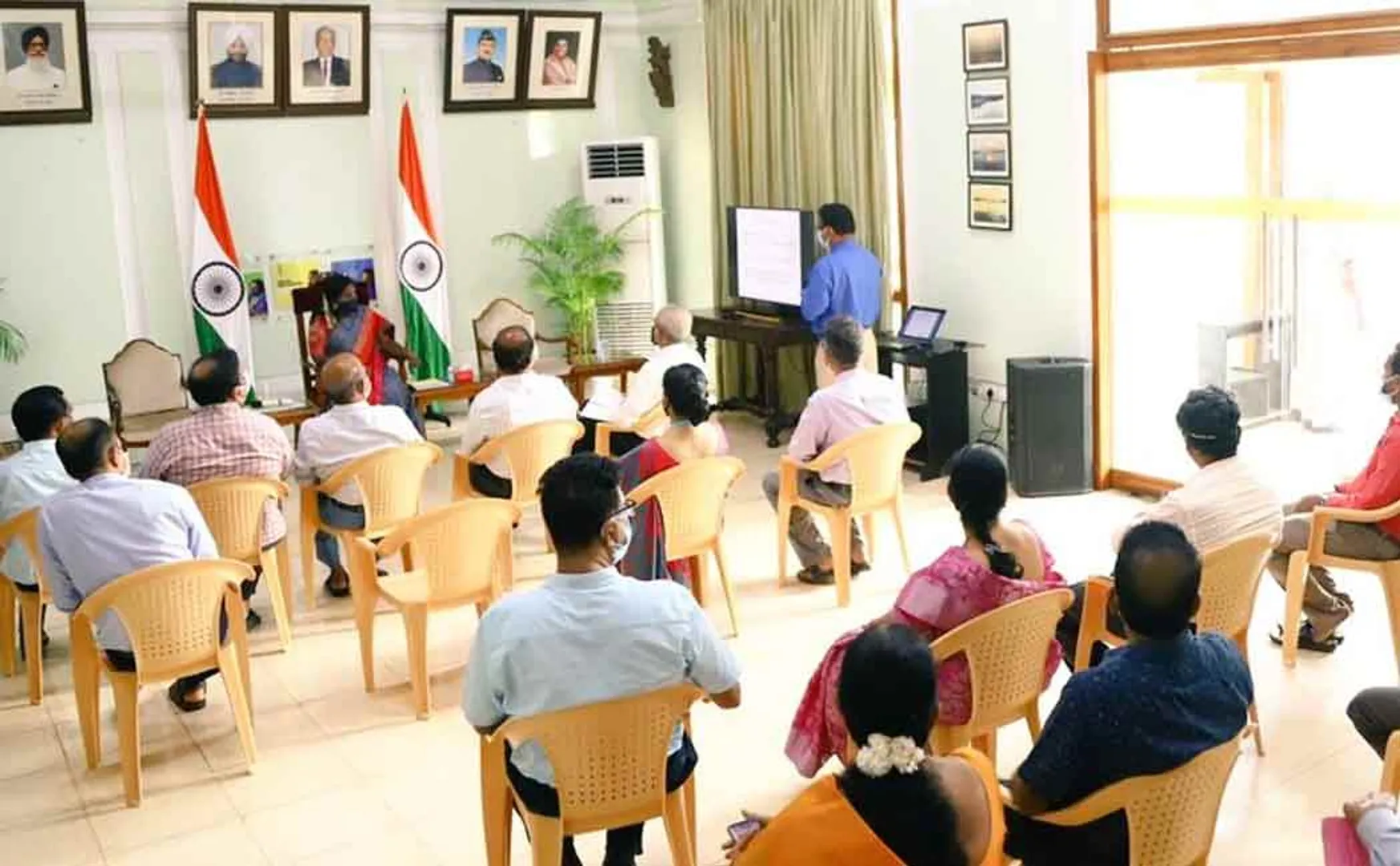"It's mandatory to wear a face mask in Pondicherry!" - Decision at the meeting chaired by the Governor!