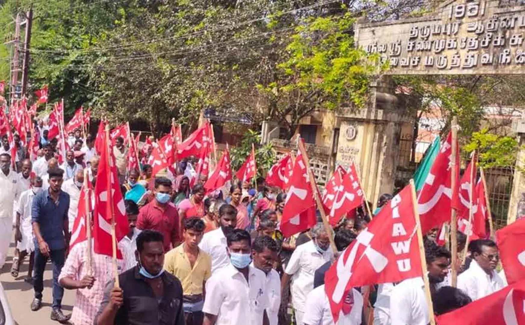 Farmers Struggle in front of the Collector's Office asking for relief!