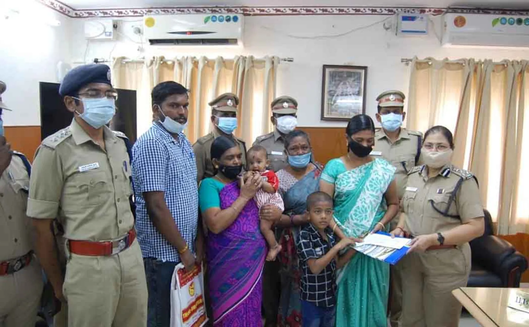  To the family of a policeman who incident in a road accident   10 lakh relief aid provided by the police