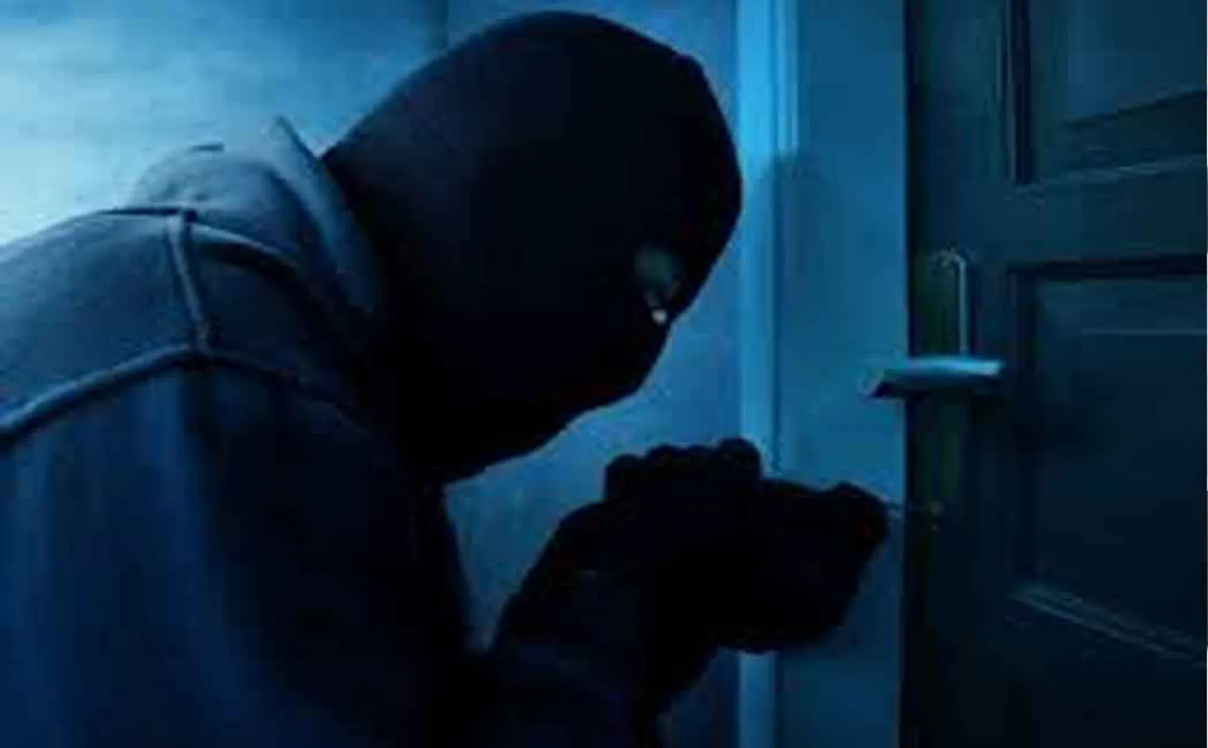 Robbery at auditor's house 